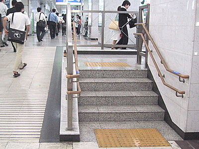 たった四段の階段