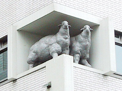 新ダイビルの羊 南東