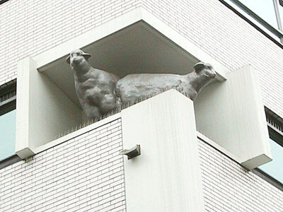 新ダイビルの羊 南西