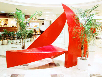 阪急三番街の現代彫刻