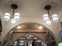 西改札口のシャンデリア