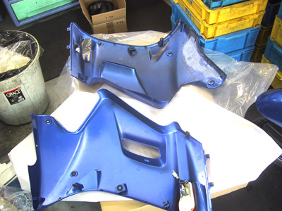 カウル新（下）旧（上）