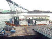 木津川渡船場 船町側