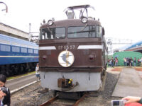 EF65 57（茶色塗装）