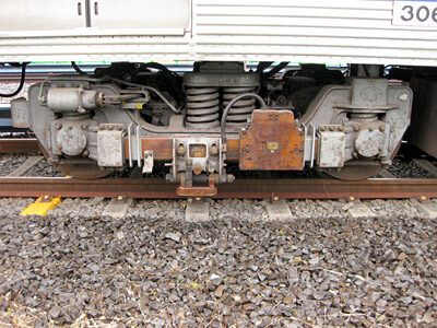 地下鉄（3000系）の集電部