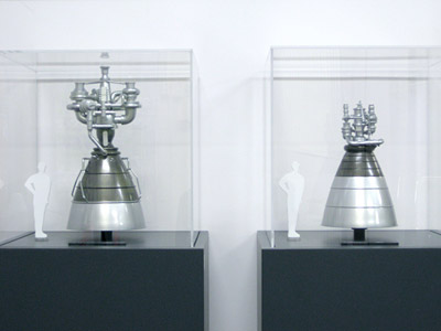 LE-7A(右), LE-7B(左)の模型