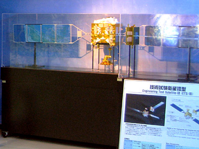 技術試験衛星VII型（「きく７号」ETS-VII）の模型