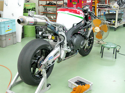 車体作りこみ中