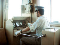 手動運転中（神戸ポートライナー）