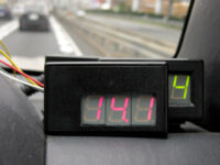 走行中の電圧表示