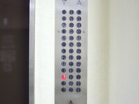 ボタンだらけのコンソール