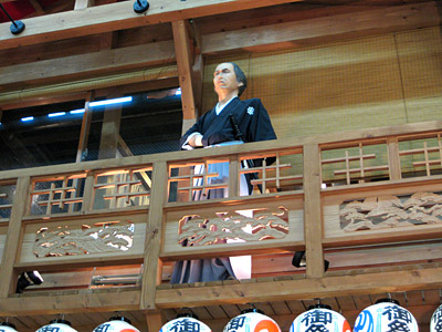 欄干に坂本龍馬