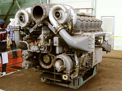 ディーゼルエンジン（DML61ZB）