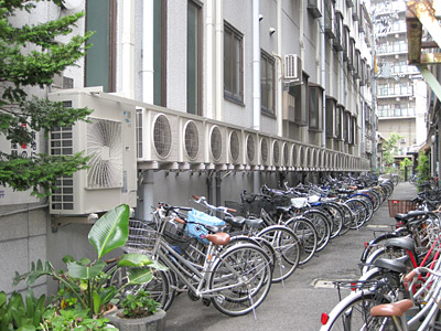 整列した室外機