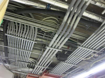 整然と並ぶパイプ