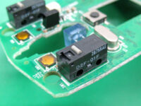 マイクロスイッチを取り付ける