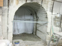 貫通通路工事中