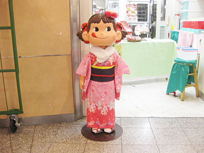 不二家店頭のペコちゃん