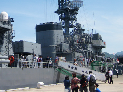 見学用タラップが設置されている