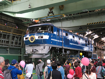 車両吊り下げ実演