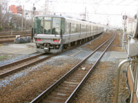 撤去中の踏切舗装