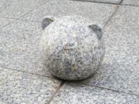 熊っぽい除け石