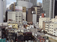 お初天神裏参道を眺む