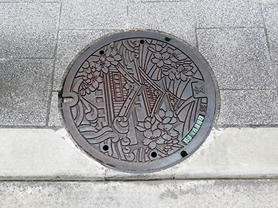 取り込まれたマンホール