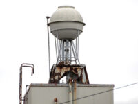 屋上の貯水タンク