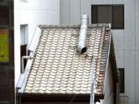 屋根の上のダクト