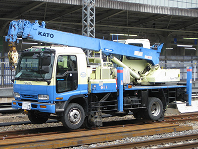 軌道トラッククレーン